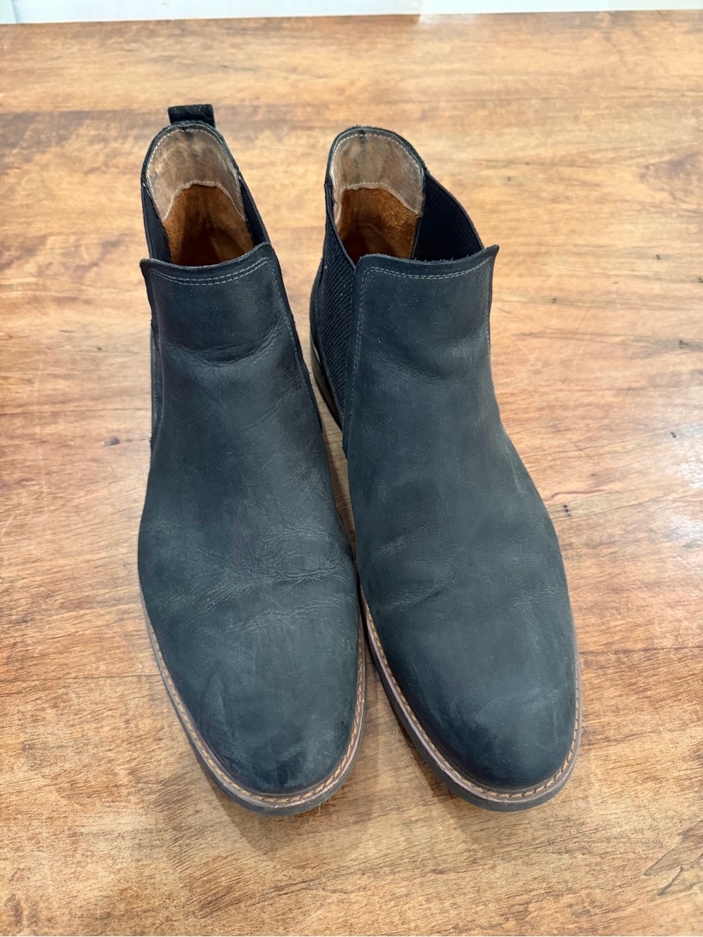 Florsheim Men's Black Chelsea Boots - Classic Slip-On Style